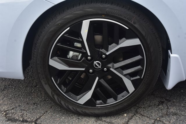 New 2025 Nissan Versa SR w/ Trunk Package image 11