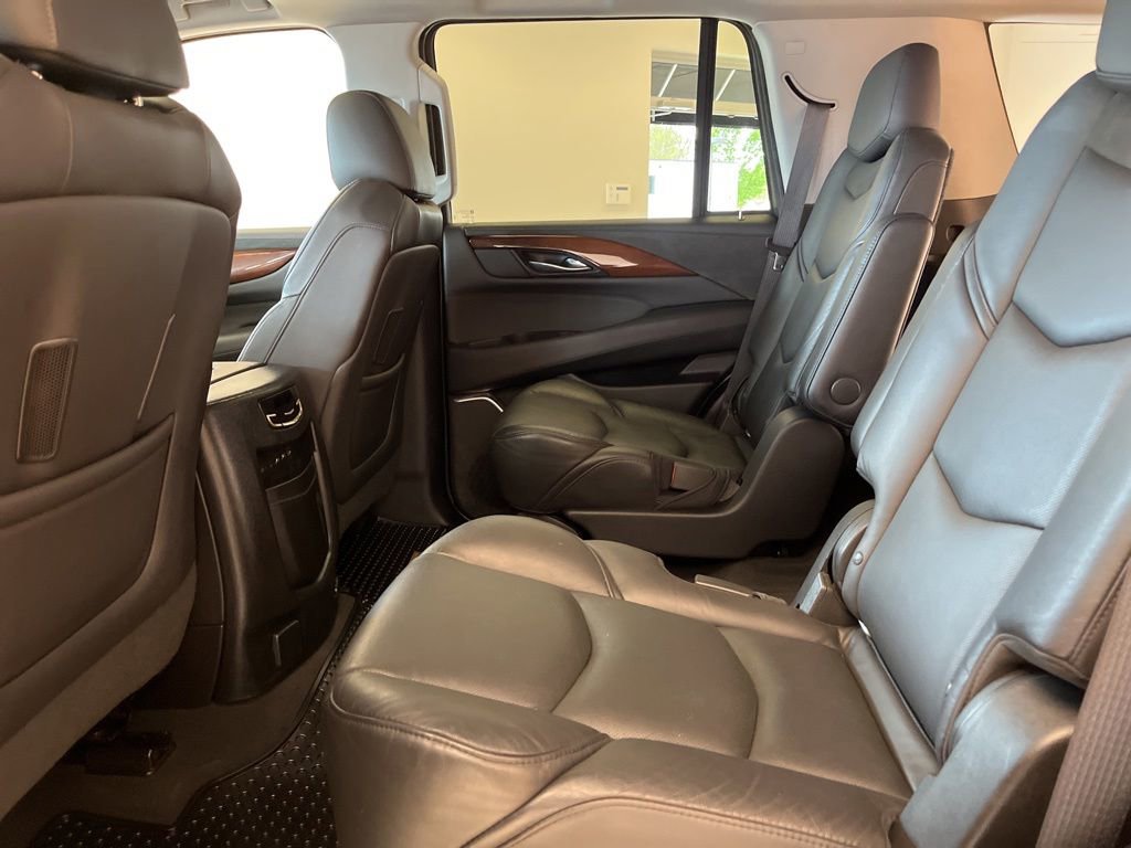 Used 2019 Cadillac Escalade Luxury AWD/4WD image 10