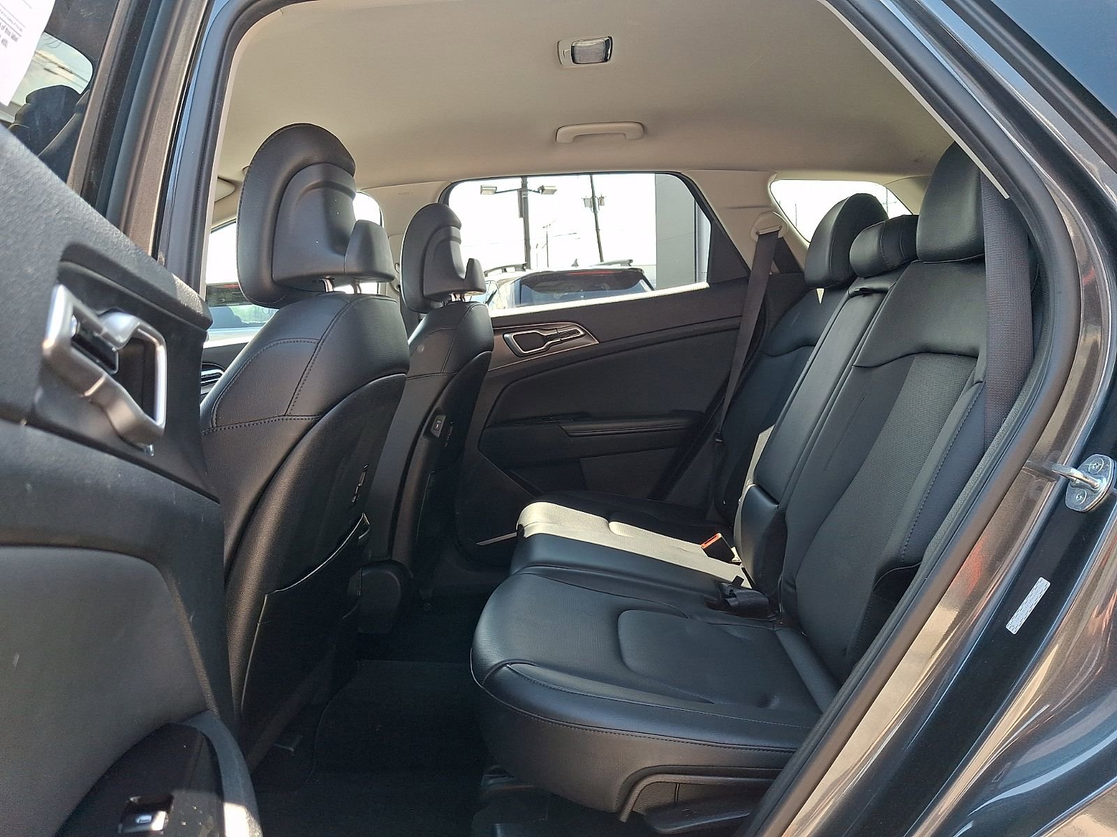 Used 2023 Kia Sportage EX AWD/4WD image 9