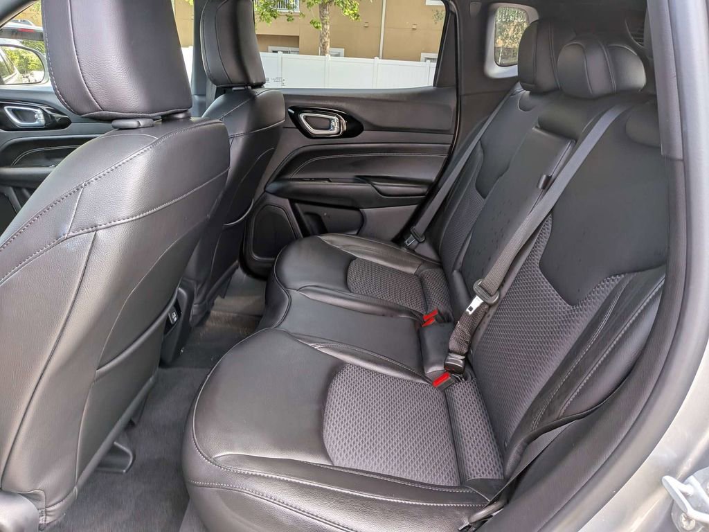 Used 2022 Jeep Compass Latitude FWD image 12