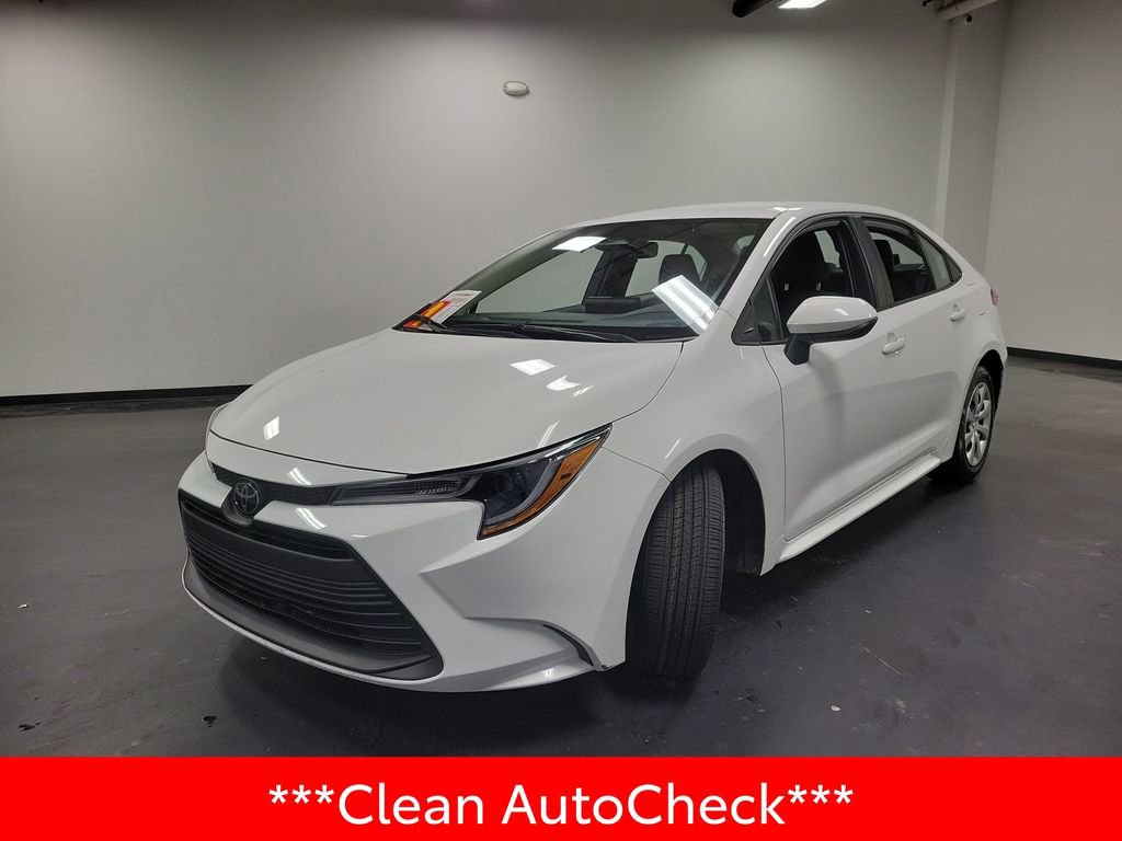 Used 2025 Toyota Corolla LE FWD image 4