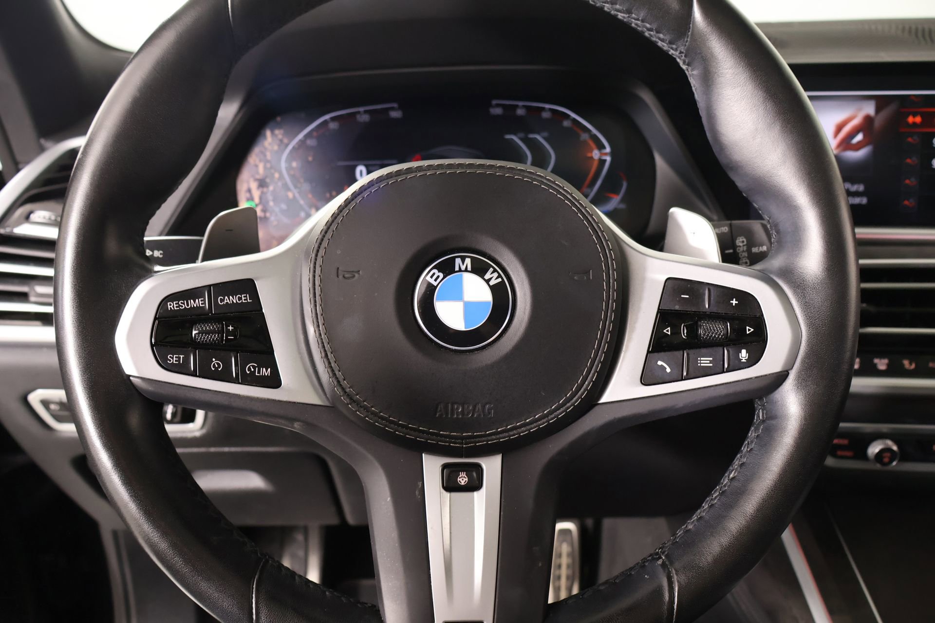Used 2022 BMW X7 xDrive40i w/ M Sport Package AWD/4WD image 3