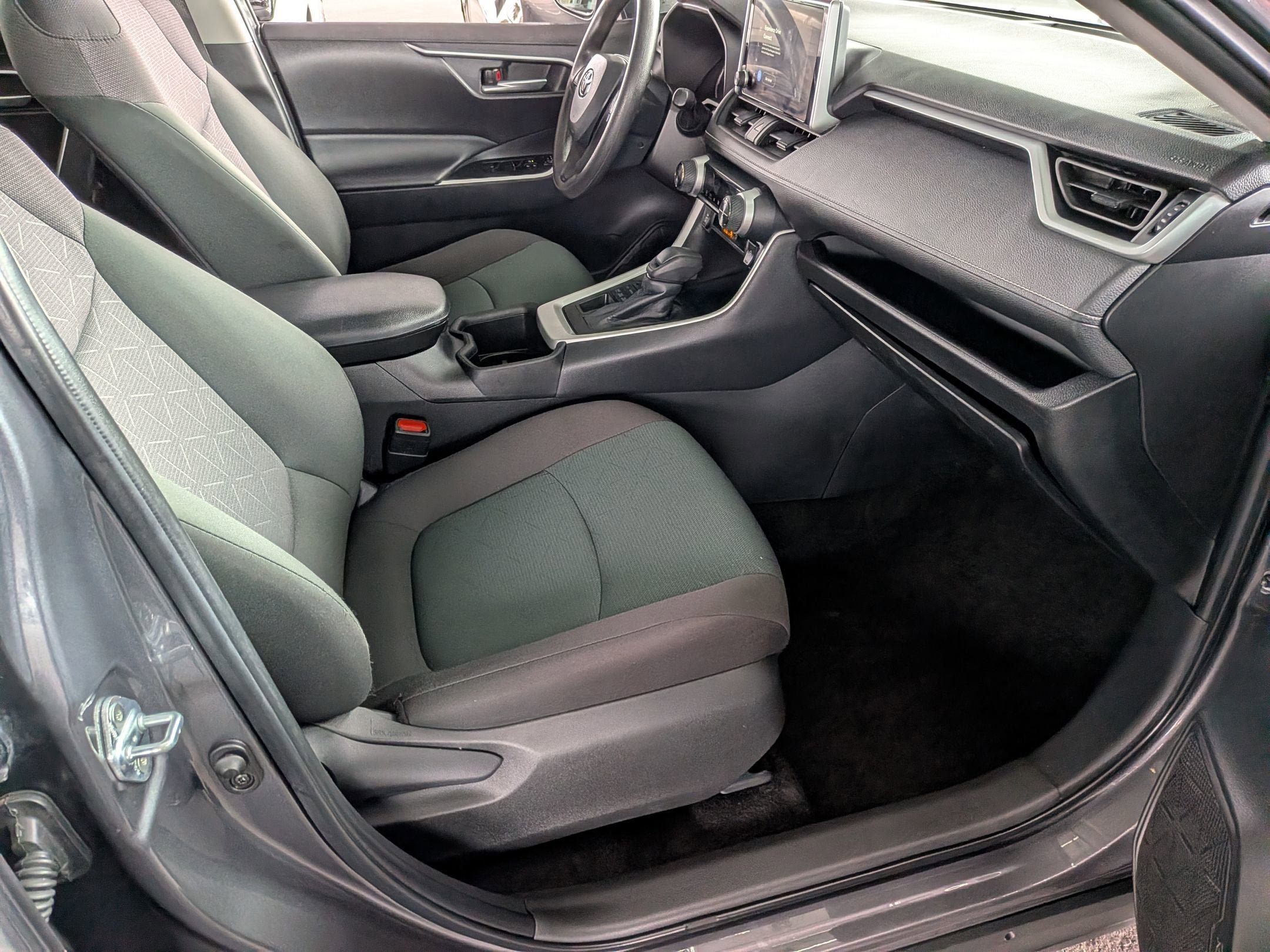 Certified 2025 Toyota RAV4 XLE AWD/4WD image 33