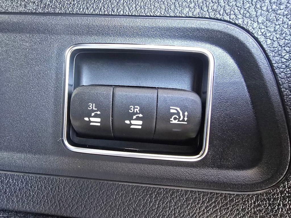 New 2026 Mercedes-Benz GLS 450 4MATIC image 19