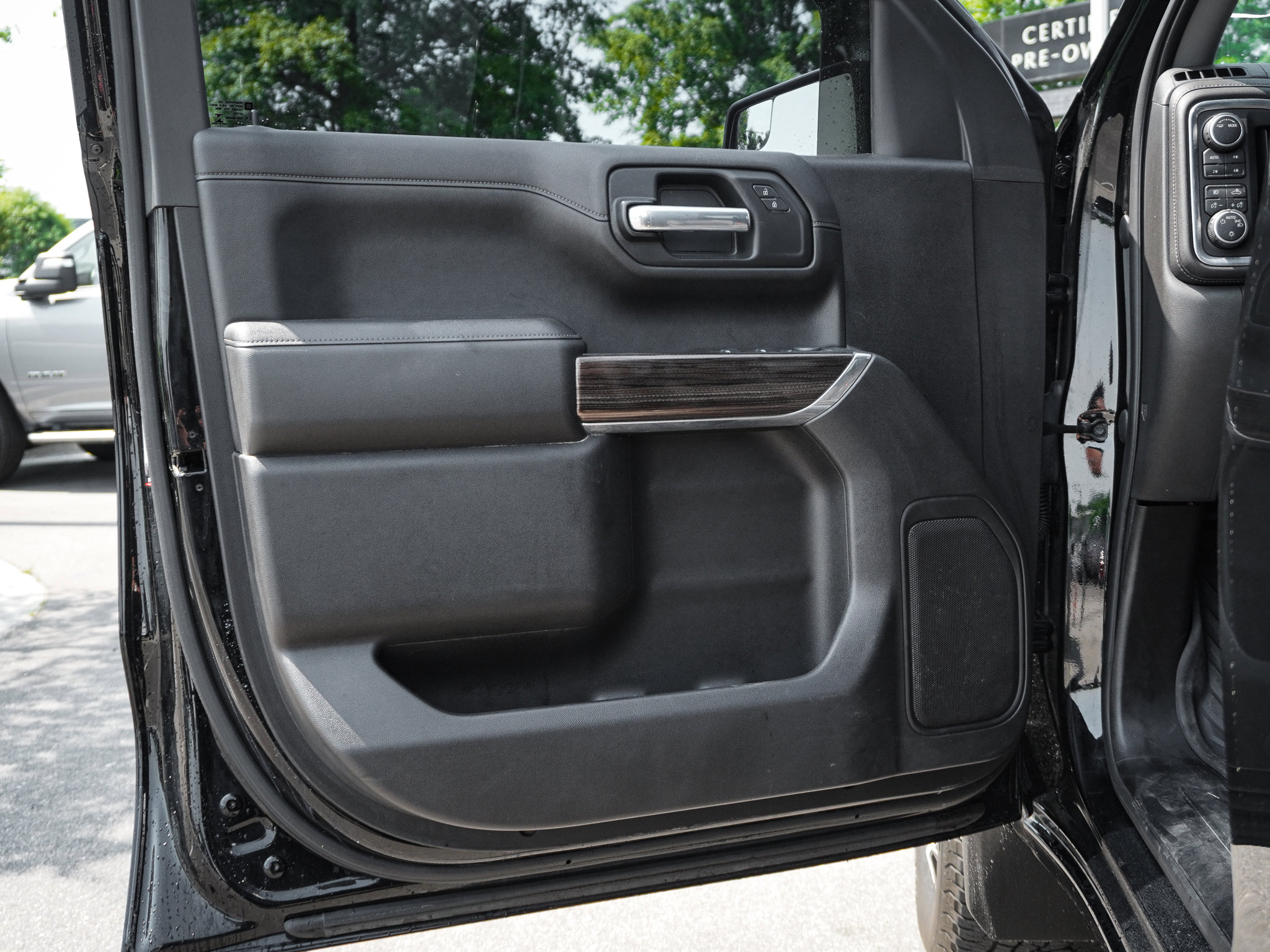 Used 2021 Chevrolet Silverado 1500 RST w/ Z71 Off-Road Package AWD/4WD image 14