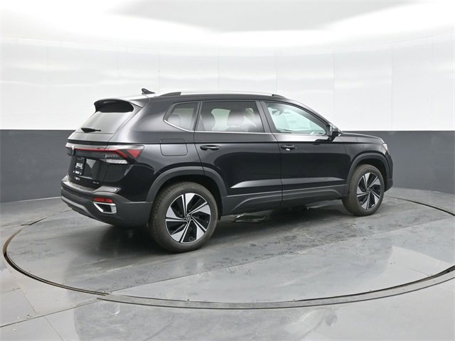 New 2026 Volkswagen Taos SE image 7