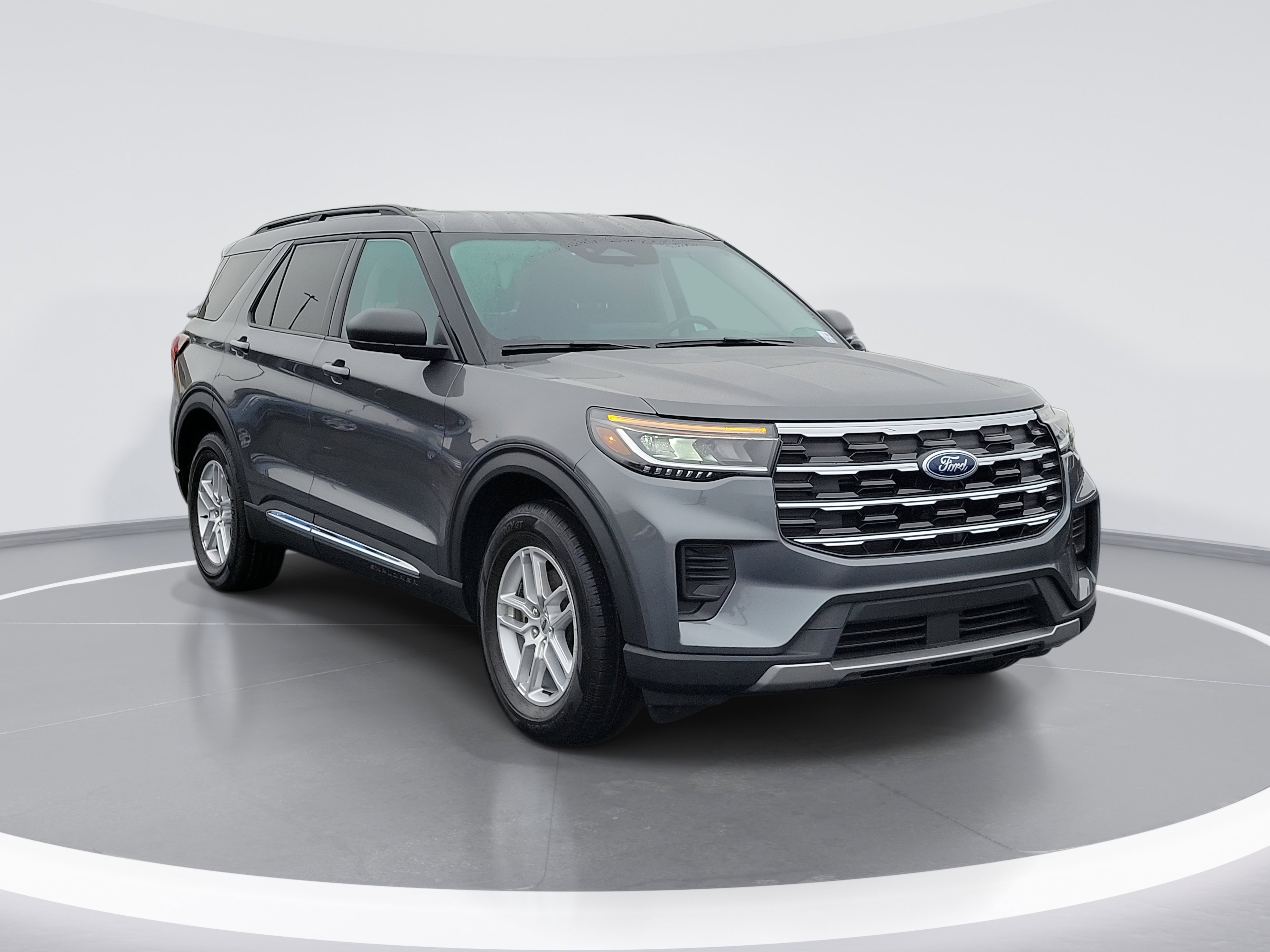 Certified 2025 Ford Explorer Active image 2