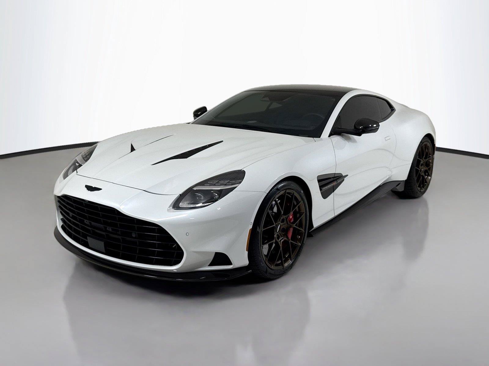 Used 2025 Aston Martin Vanquish RWD image 10