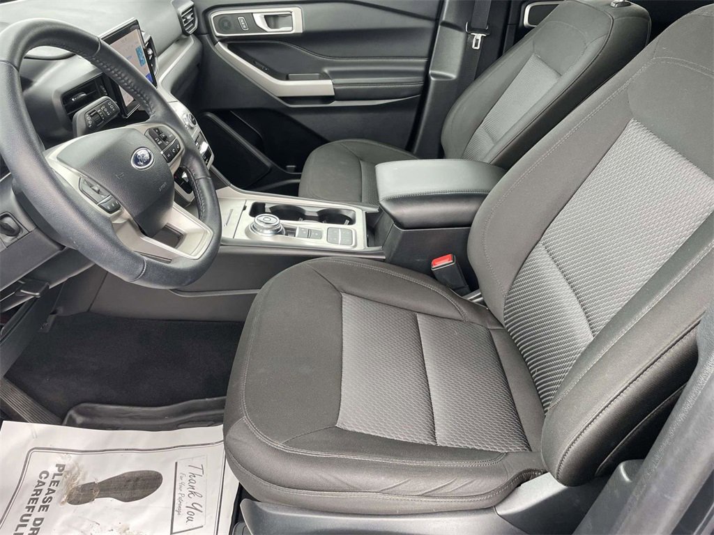 Used 2024 Ford Explorer XLT image 13