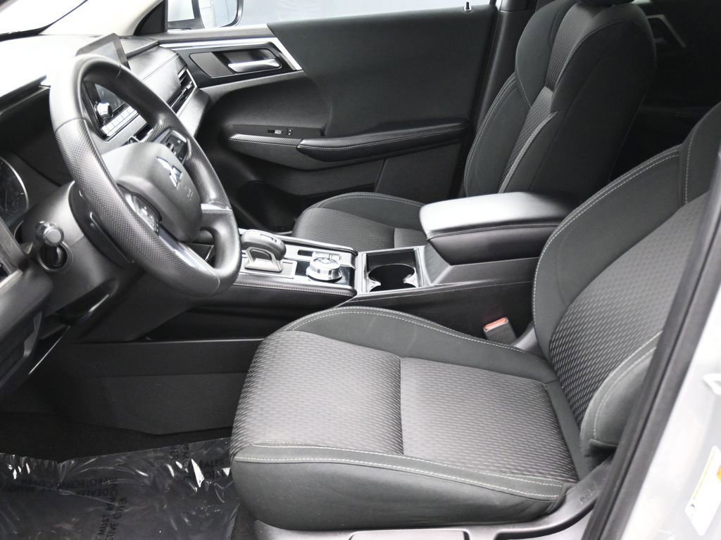 Used 2022 Mitsubishi Outlander ES image 12