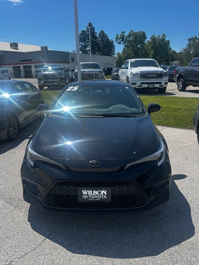 Used 2025 Toyota Corolla SE FWD image 2