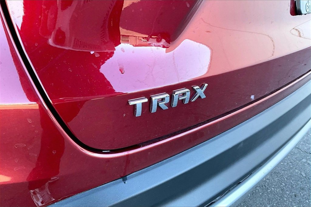Used 2025 Chevrolet Trax LT image 8