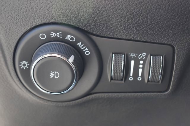 Used 2024 Jeep Compass Limited image 23