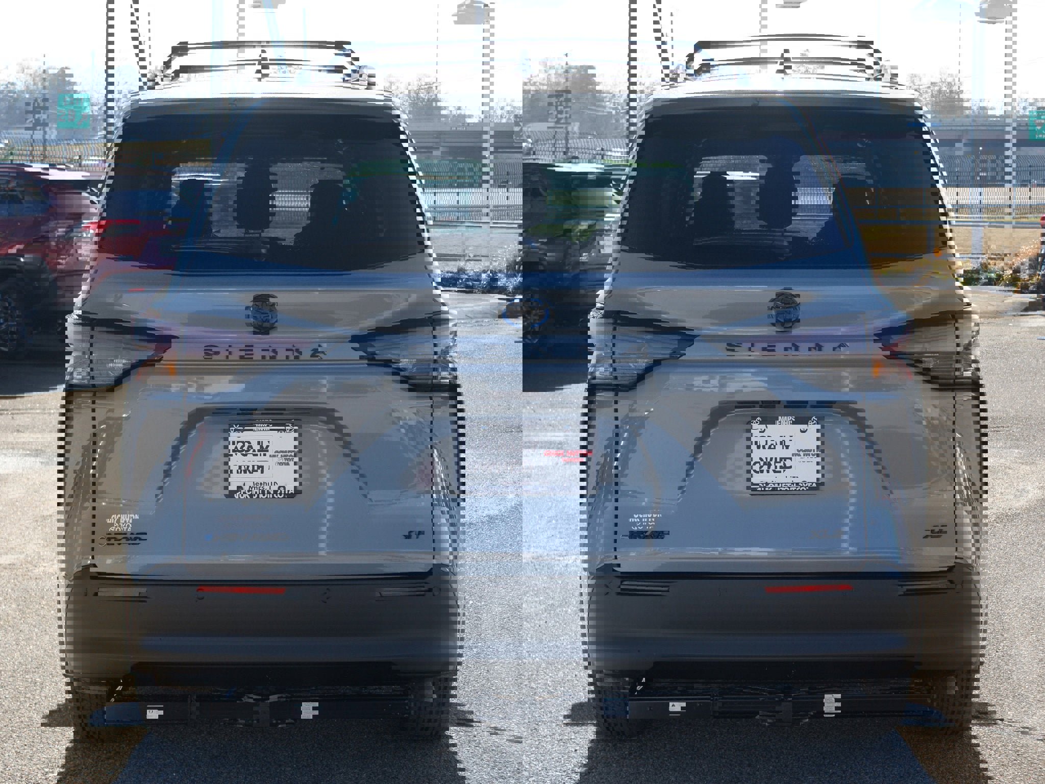 Used 2025 Toyota Sienna XLE Woodland Edition image 3