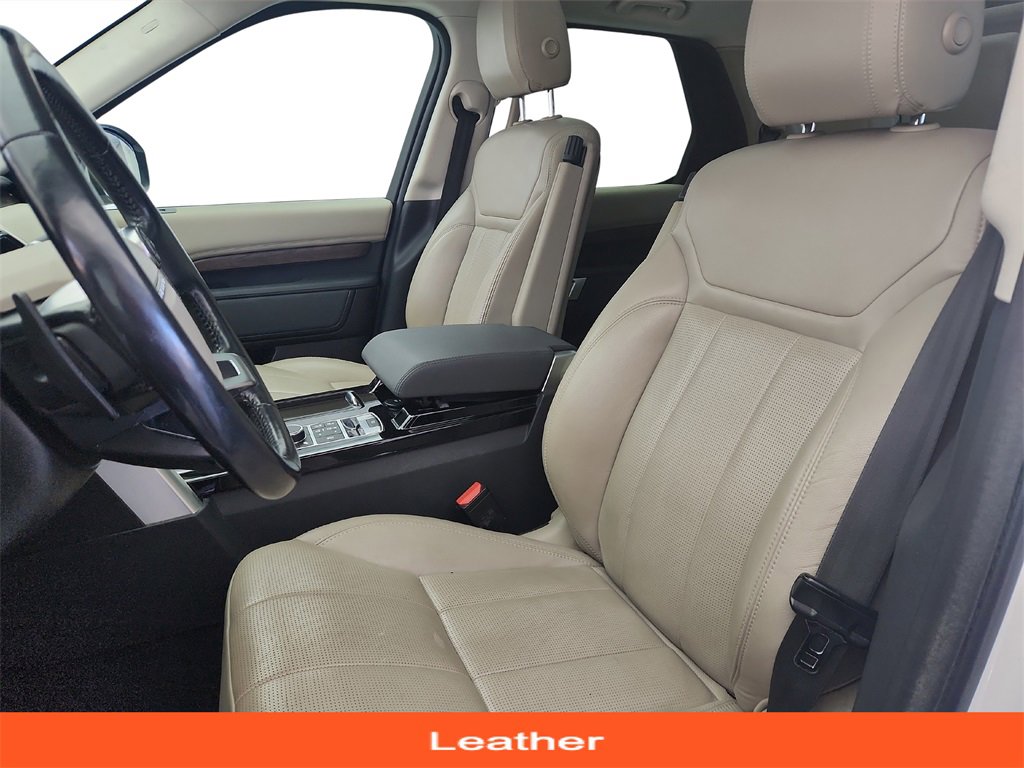 Used 2017 Land Rover Discovery HSE image 11