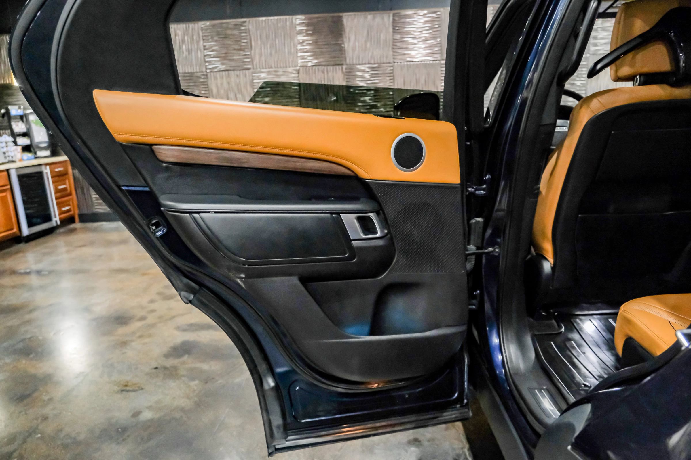 Used 2019 Land Rover Discovery HSE Luxury image 41