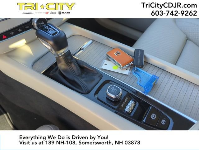 Used 2021 Volvo XC60 T6 Inscription w/ Climate Package image 31