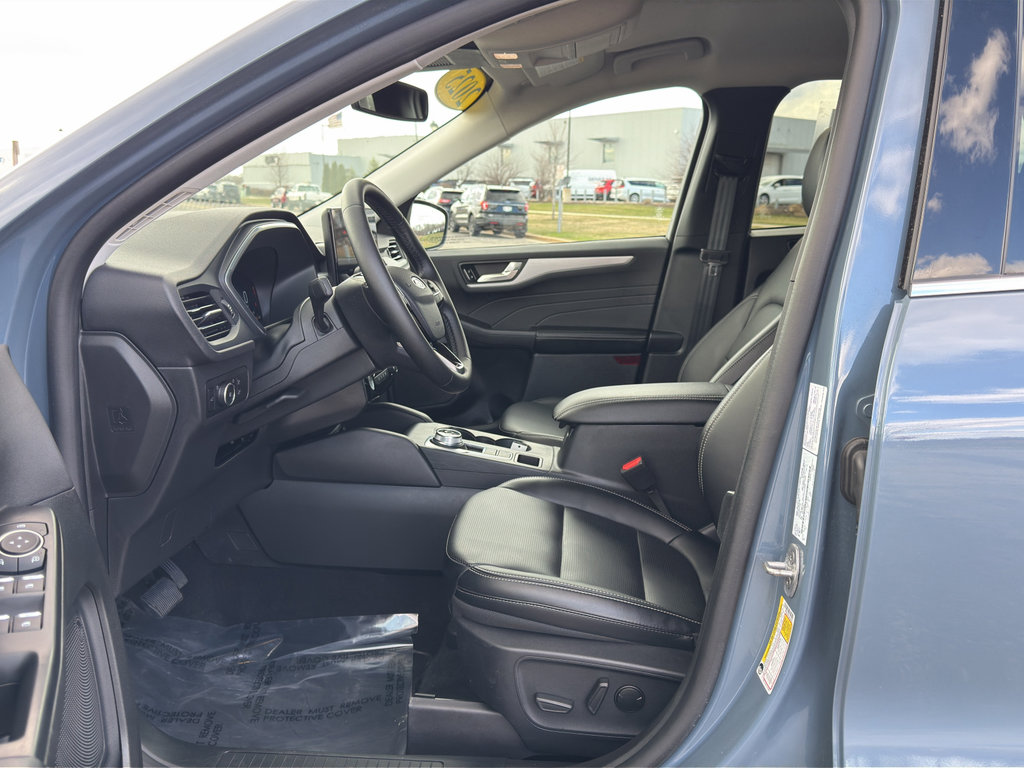 Used 2025 Ford Escape Platinum AWD/4WD image 13
