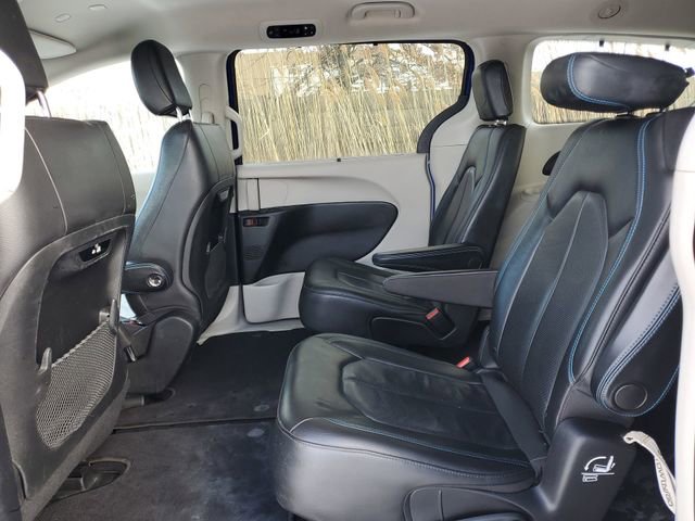 Used 2021 Chrysler Pacifica Touring-L FWD image 23