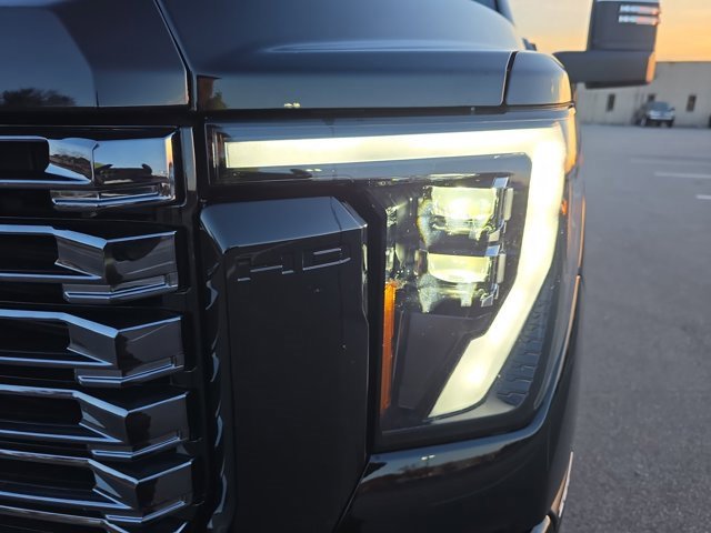 Used 2025 GMC Sierra 2500 Denali Ultimate image 32