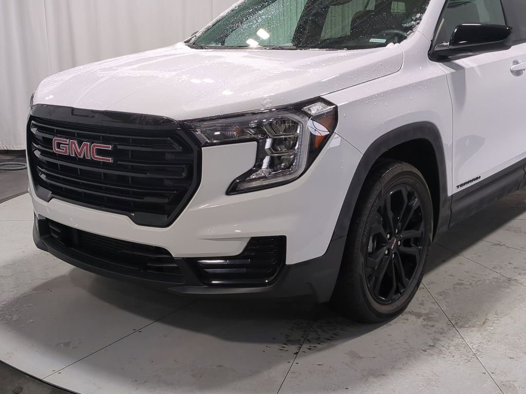 Used 2022 GMC Terrain SLE w/ Driver Convenience Package image 14