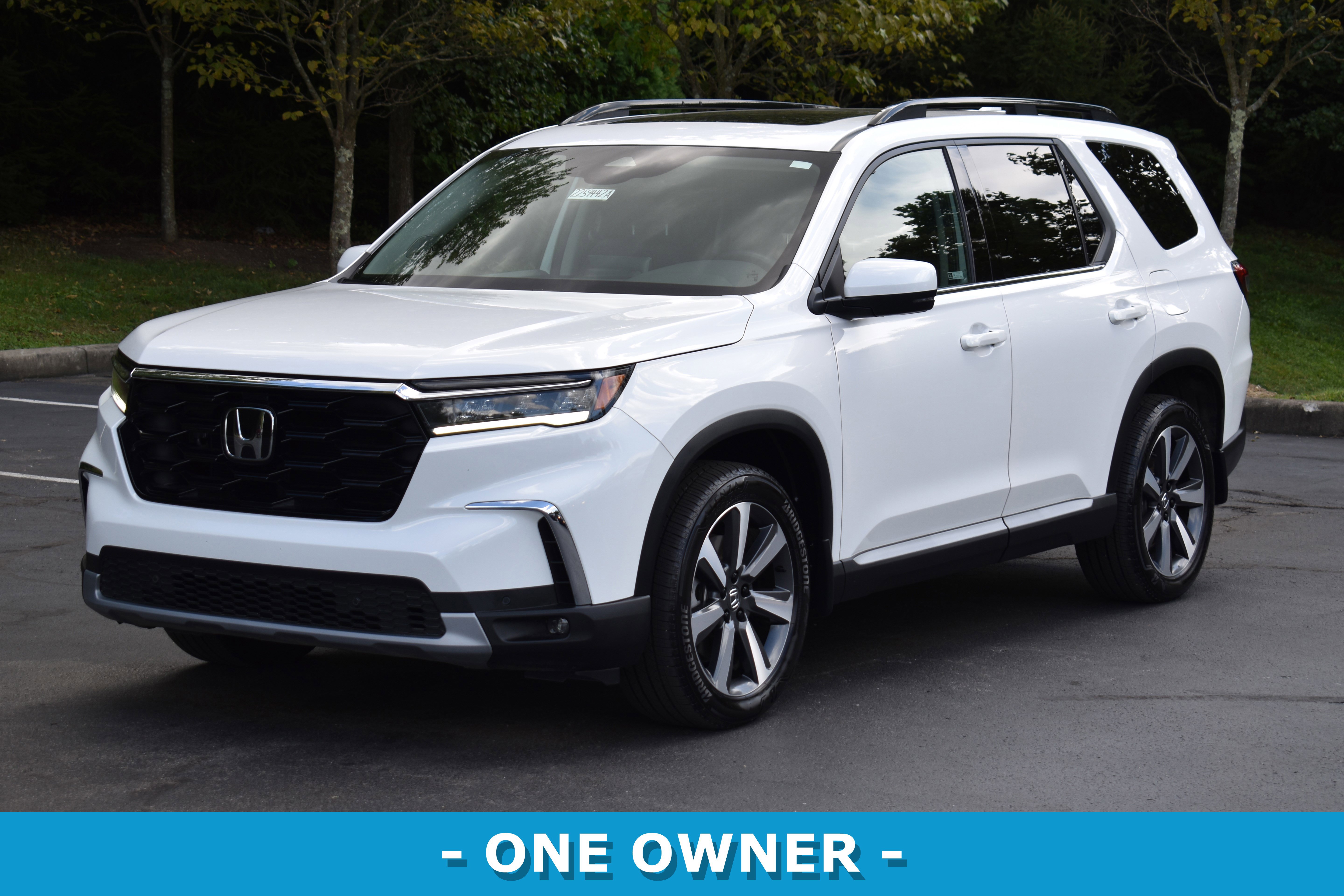 Certified 2024 Honda Pilot Touring image 3