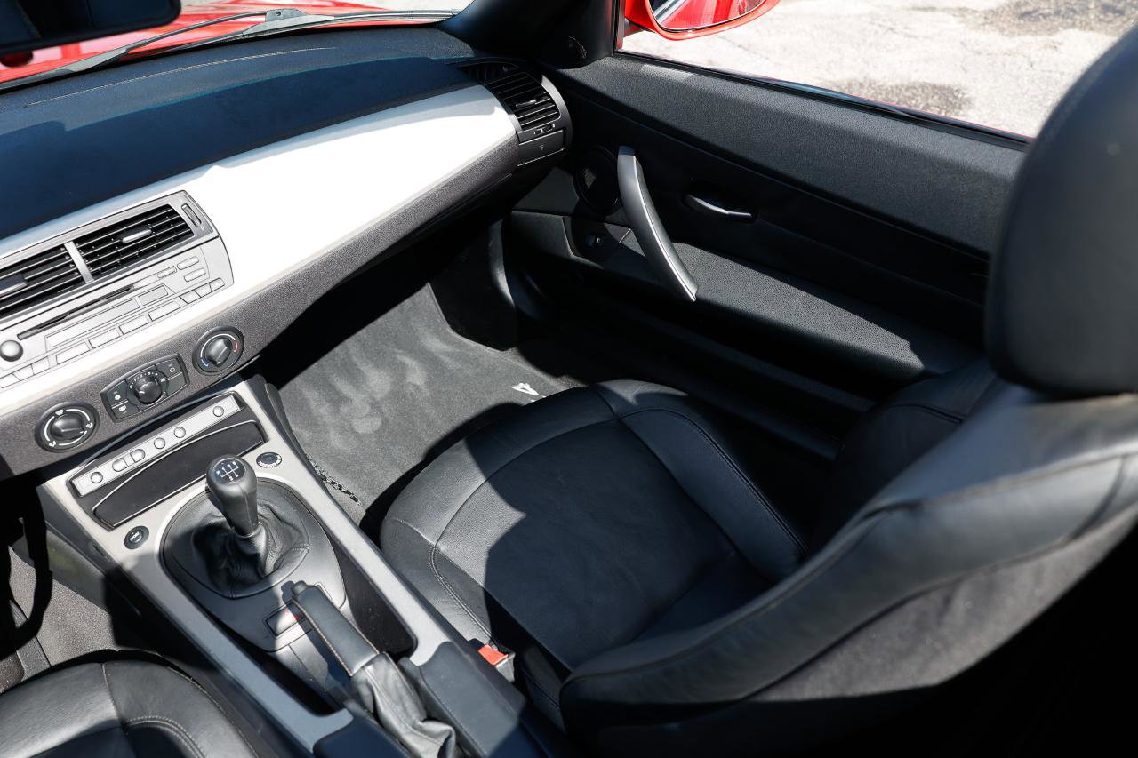 Used 2005 BMW Z4 2.5i image 18