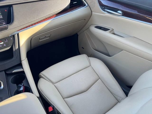 Used 2018 Cadillac XT5 Luxury w/ Driver Awareness Package image 15