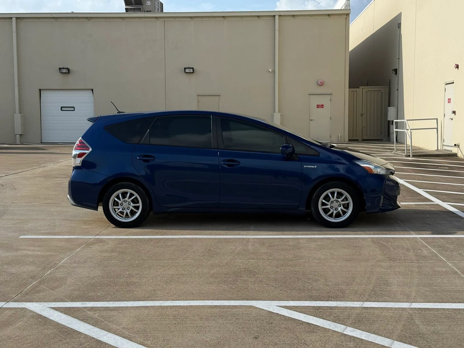 Used 2016 Toyota Prius V Four FWD image 8