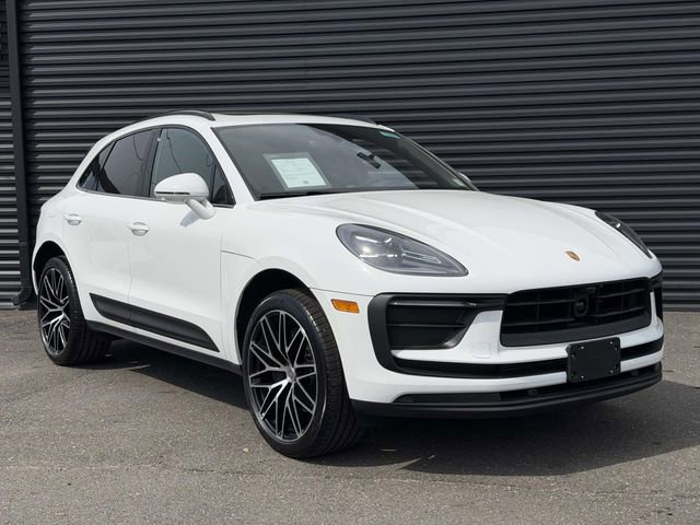 Used 2025 Porsche Macan image 10