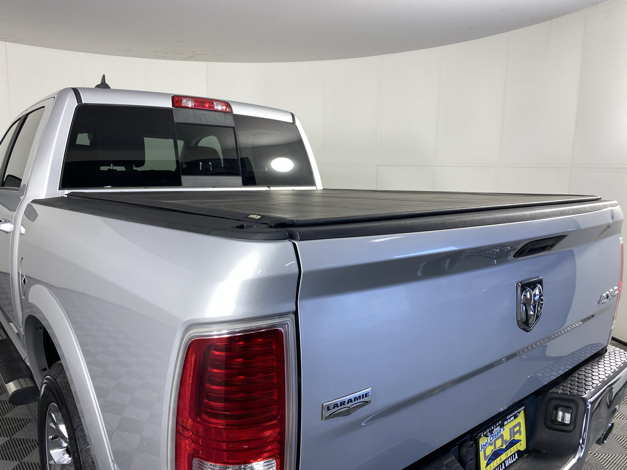 Used 2018 RAM 1500 Laramie w/ Convenience Group AWD/4WD image 15