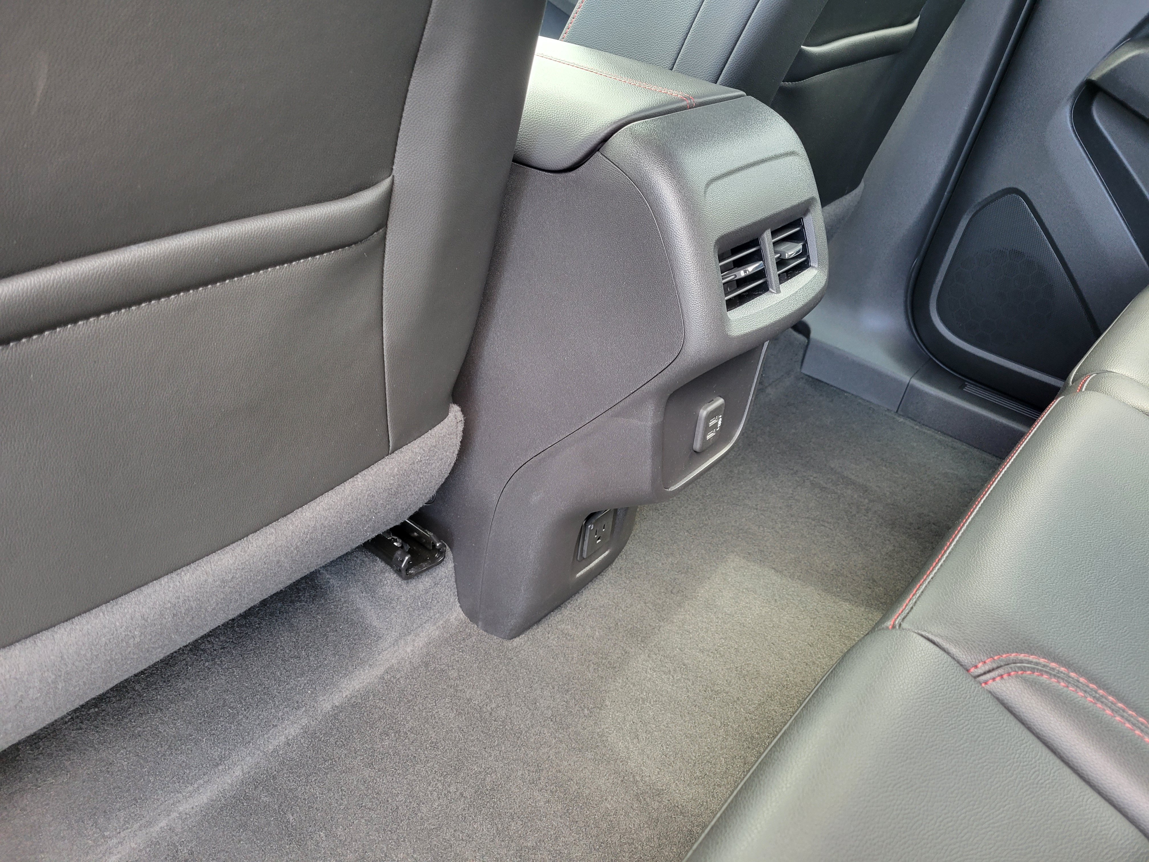 Certified 2024 Chevrolet Equinox RS w/ RS Leather Package FWD image 35