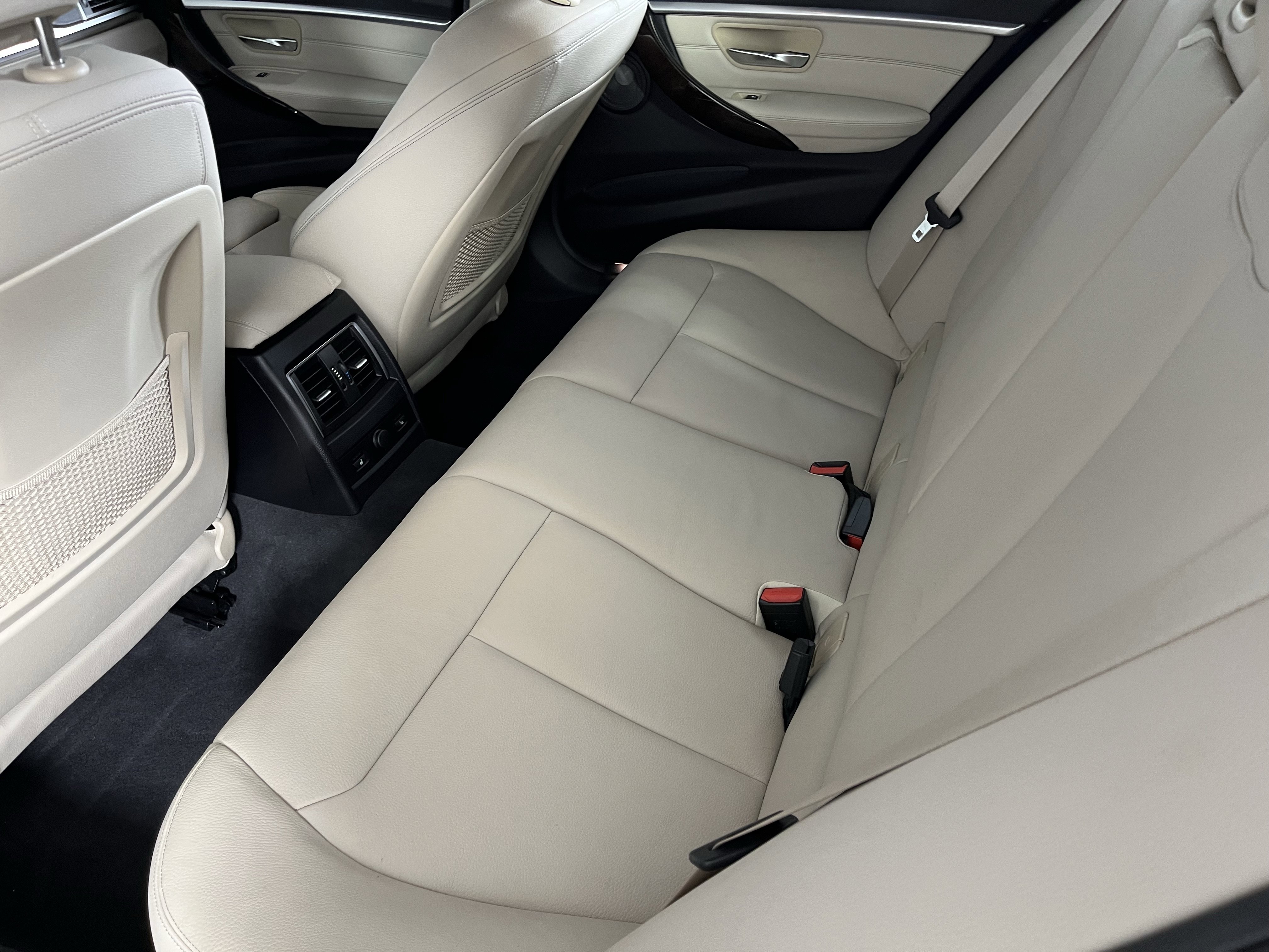 Used 2018 BMW 340i xDrive Sedan w/ Premium Package image 16