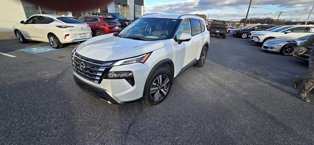 Used 2024 Nissan Rogue SL image 2