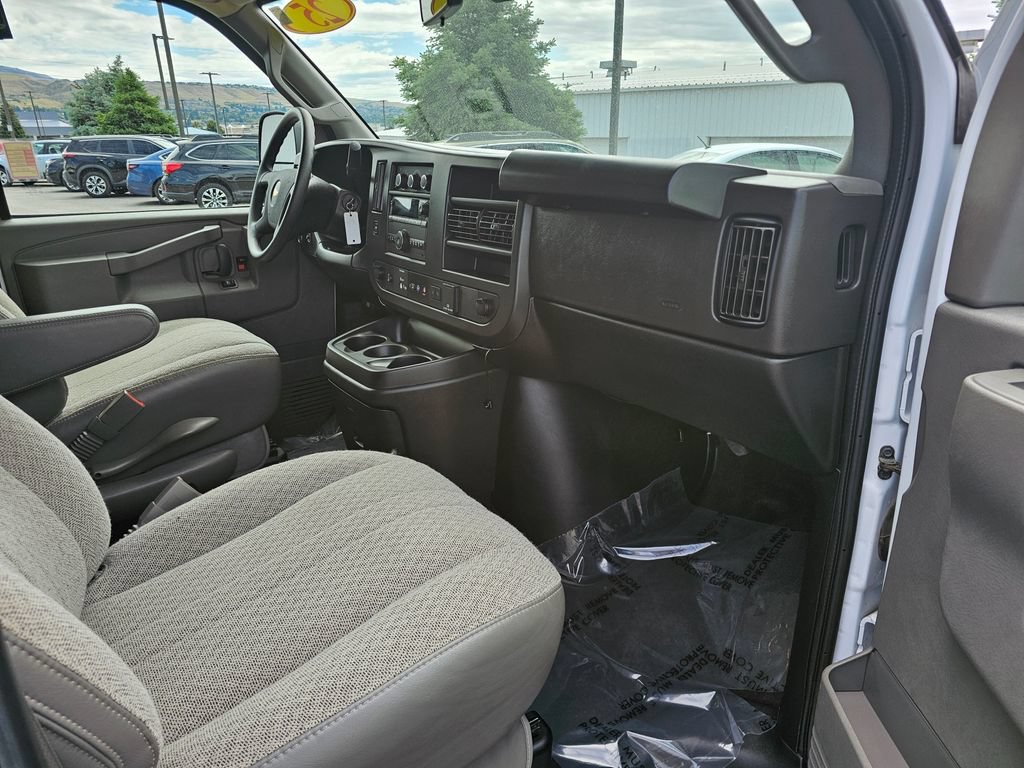 Certified 2025 Chevrolet Express 3500 LT RWD image 17