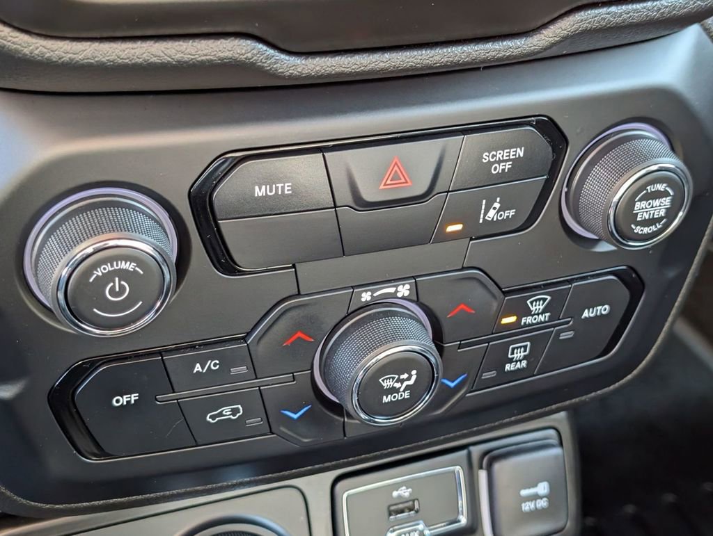 Used 2023 Jeep Renegade Limited image 37