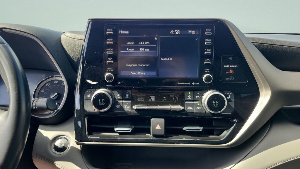 Used 2022 Toyota Highlander XLE FWD image 18