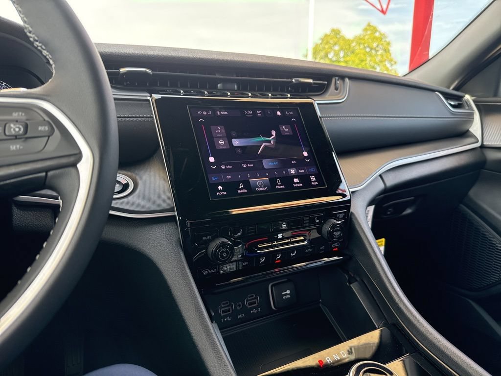 New 2025 Jeep Grand Cherokee Altitude AWD/4WD image 15