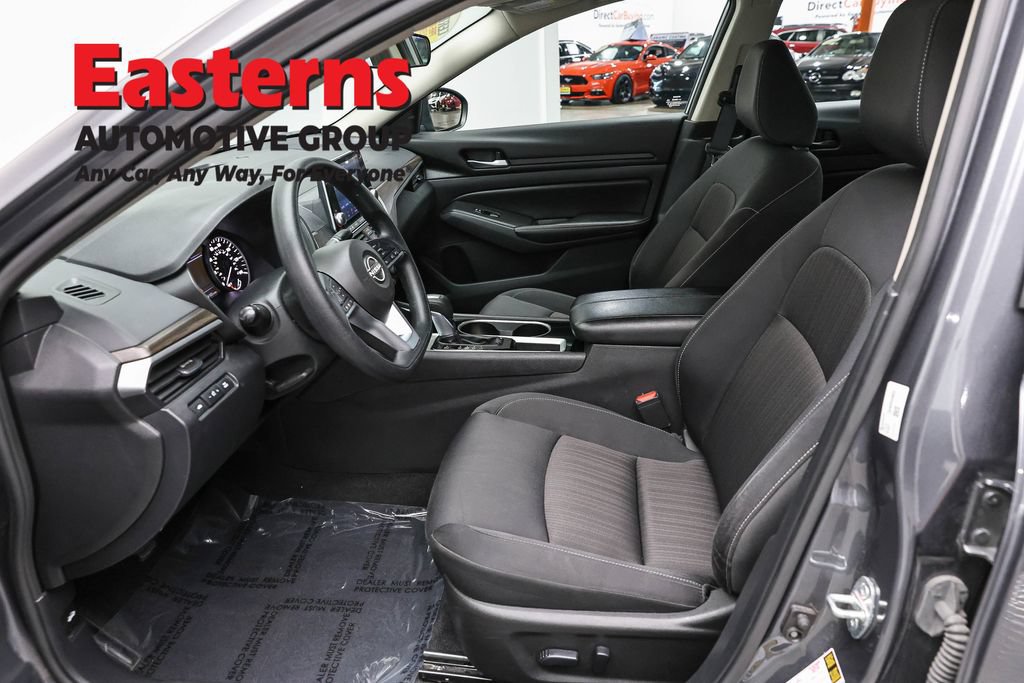 Used 2024 Nissan Altima 2.5 SV FWD image 14