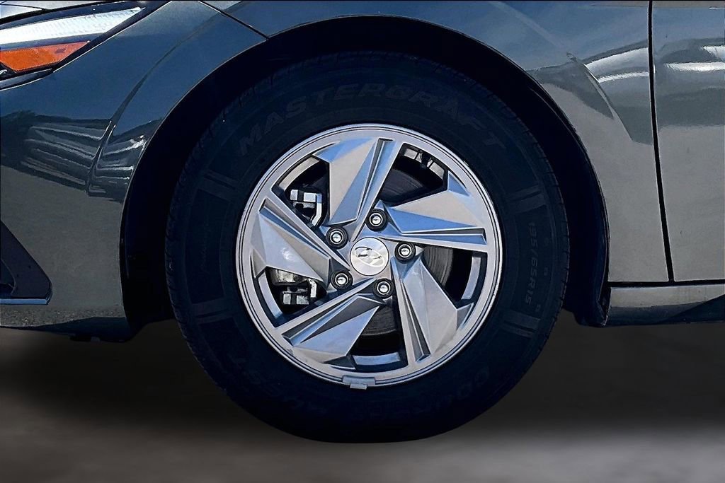 Used 2024 Hyundai Elantra SE FWD image 10