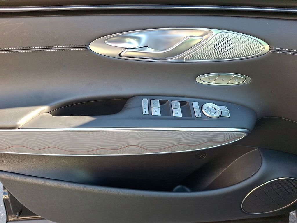 Certified 2025 Genesis GV70 2.5T w/ Advanced Package image 10