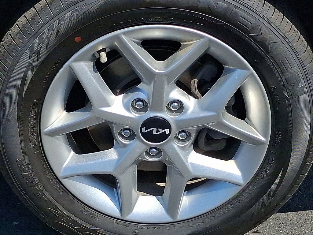 Certified 2023 Kia Soul LX w/ LX Technology Package FWD image 8