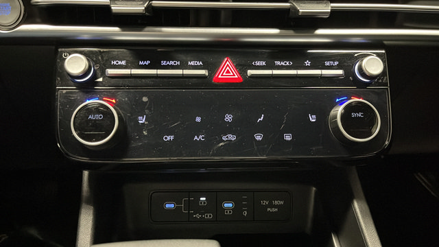 Used 2025 Hyundai Santa Cruz SEL AWD/4WD image 18