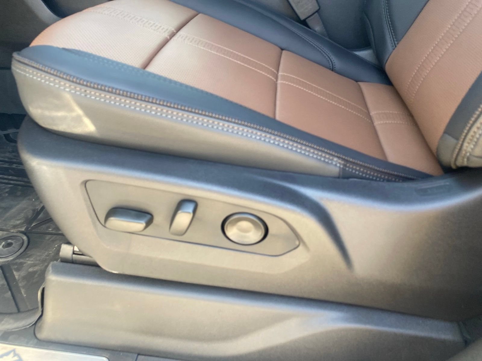 New 2026 Chevrolet Silverado 1500 High Country w/ High Country Premium Package AWD/4WD image 18