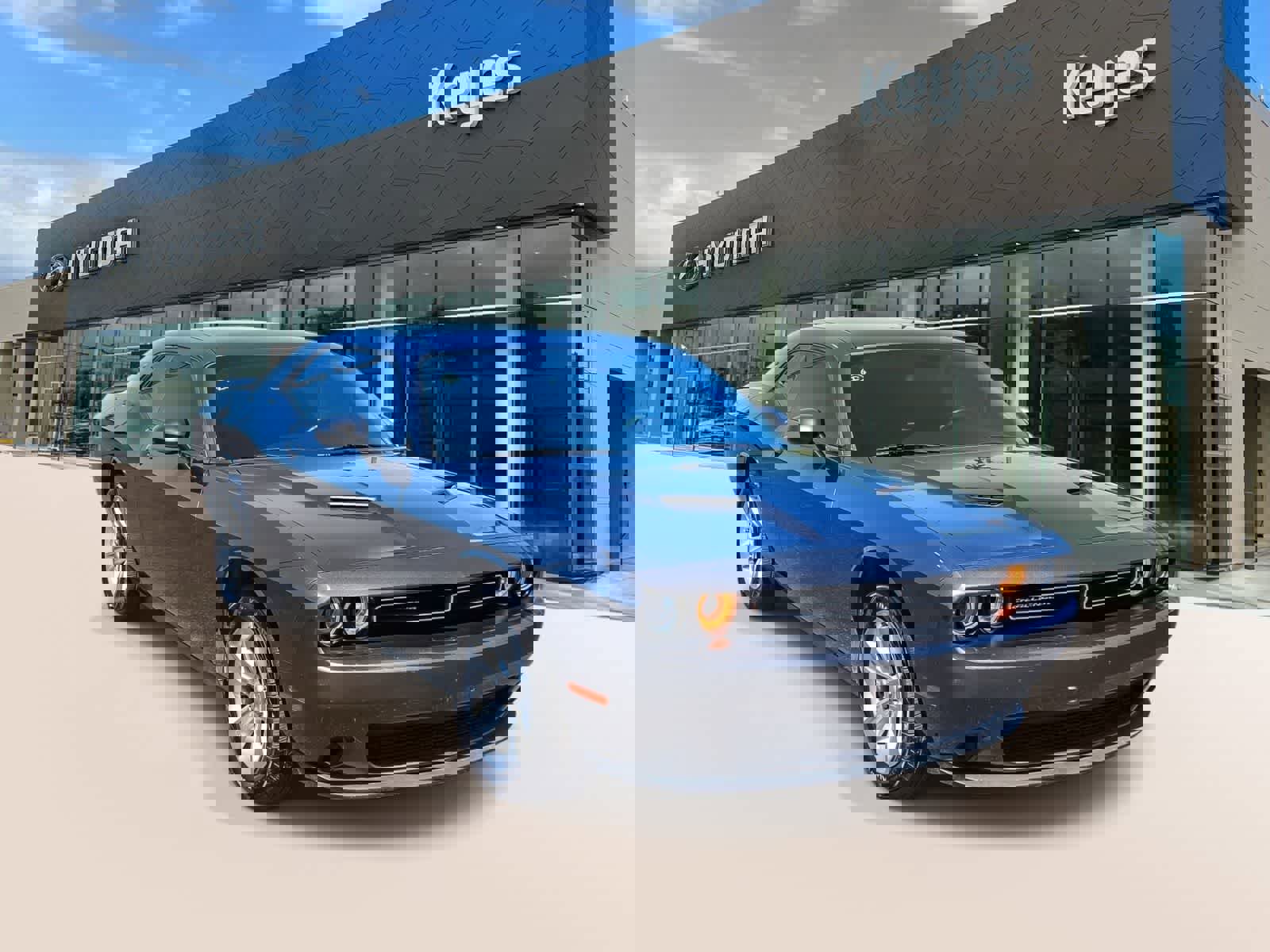 Used 2023 Dodge Challenger SXT image 3