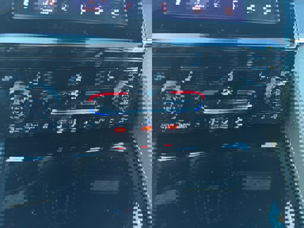 New 2025 Jeep Grand Cherokee Altitude image 16