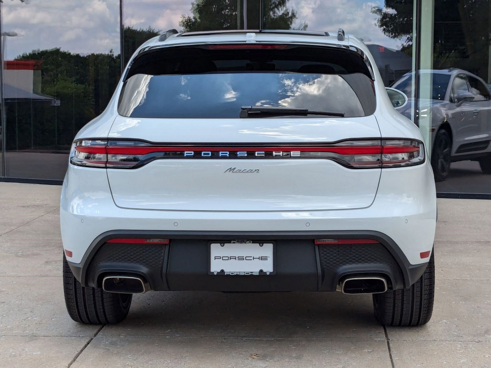 Certified 2025 Porsche Macan image 10