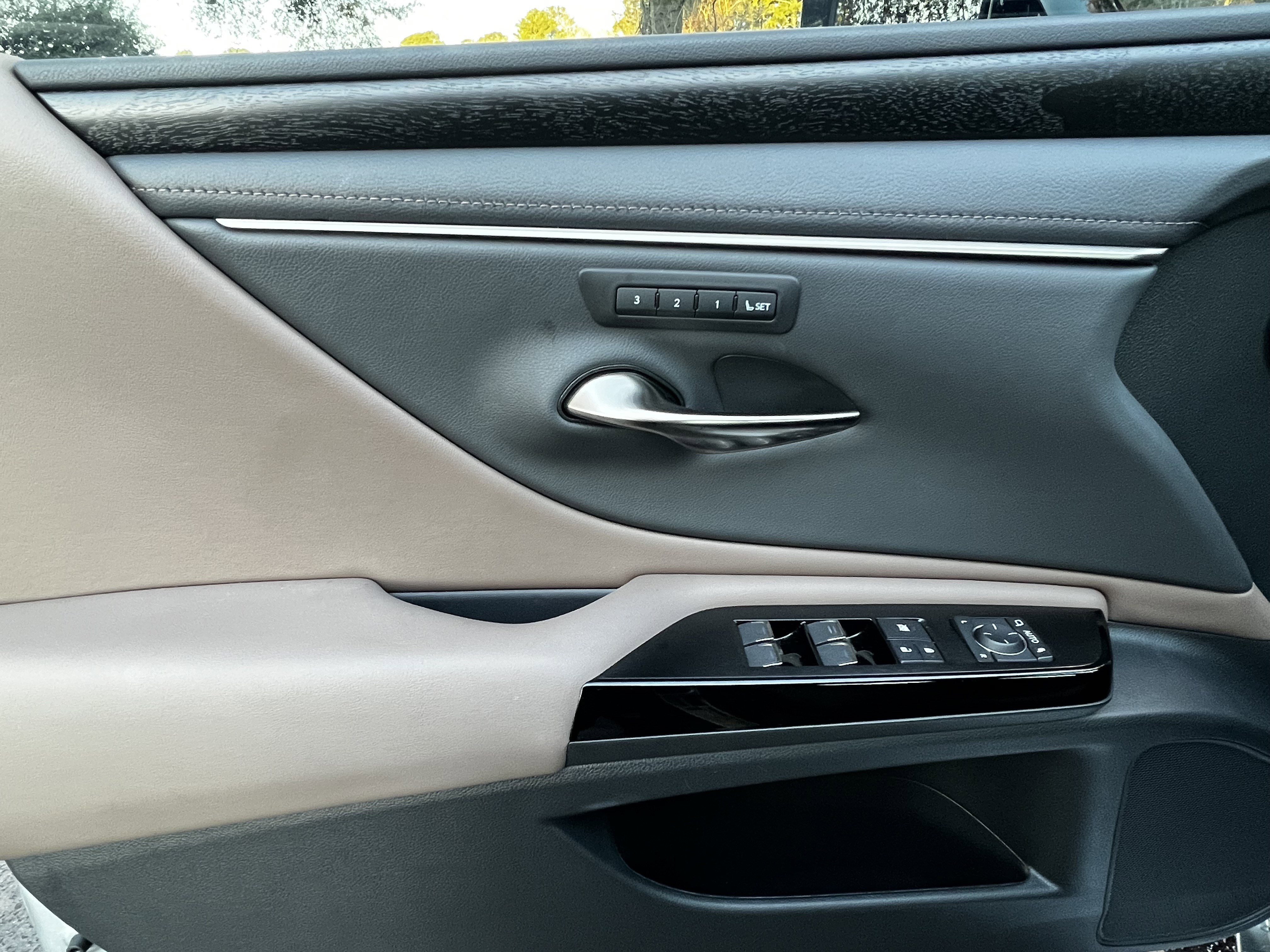 Used 2024 Lexus ES 350 w/ Premium Package image 13