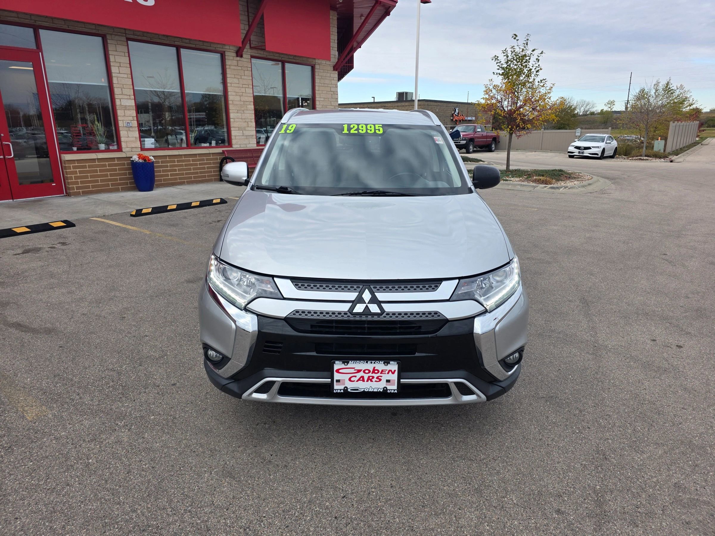Used 2019 Mitsubishi Outlander SEL image 2