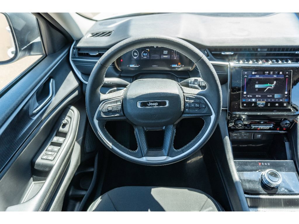 Used 2024 Jeep Grand Cherokee L Laredo image 23